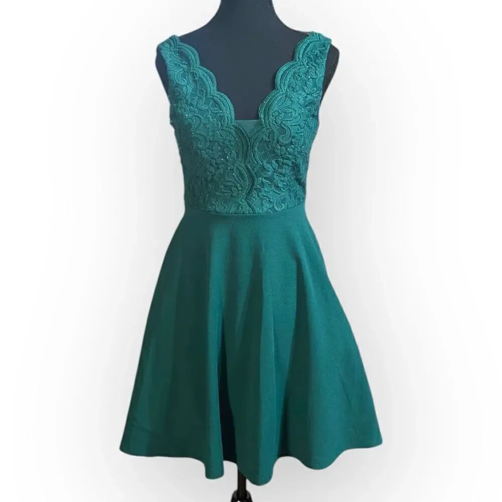 NWOT City Triangles Womens Green Lace Mini Dress Size XS Juniors